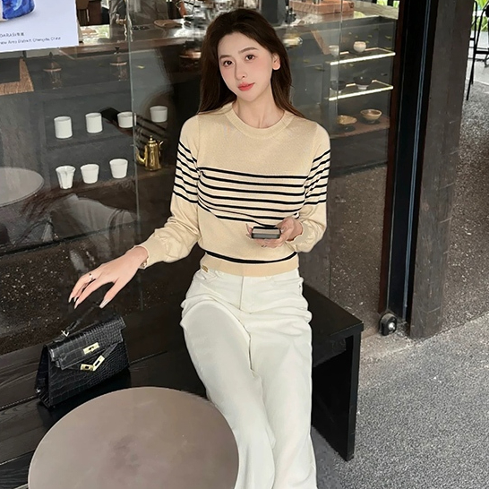 Áo len cổ tròn nữ công sở