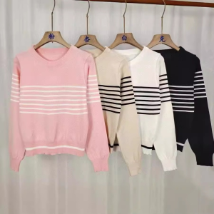 Áo len cổ tròn nữ công sở basic, dễ kết hợp trang phục hằng ngày