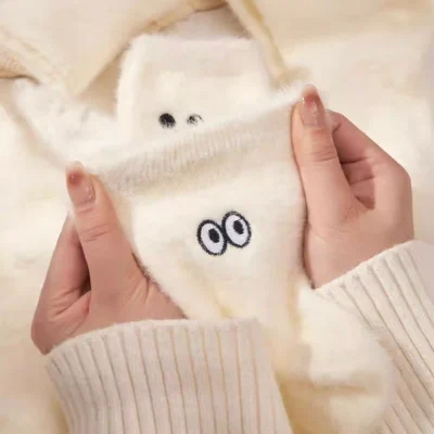 Tất vớ cổ cao lông thỏ thêu hình dễ thương ngộ nghĩnh, tất trắng xinh xắn ấm áp thu đông