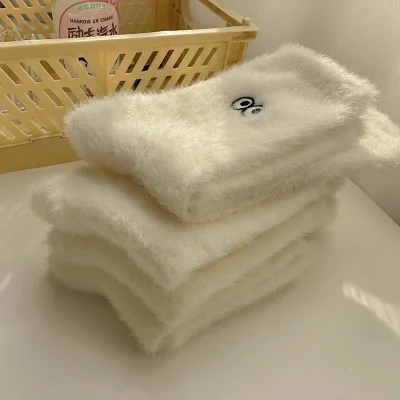 Tất vớ cổ cao lông thỏ thêu hình dễ thương ngộ nghĩnh, tất trắng xinh xắn ấm áp thu đông